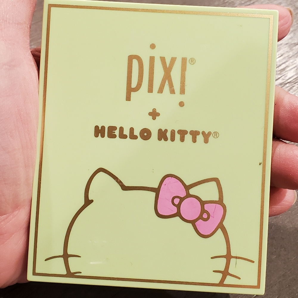 Pixi x Hello Kitty Eyeshadow Palette
